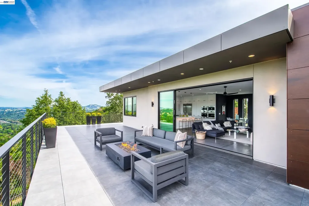 42 Charles Hill Circle Orinda CA 94563
