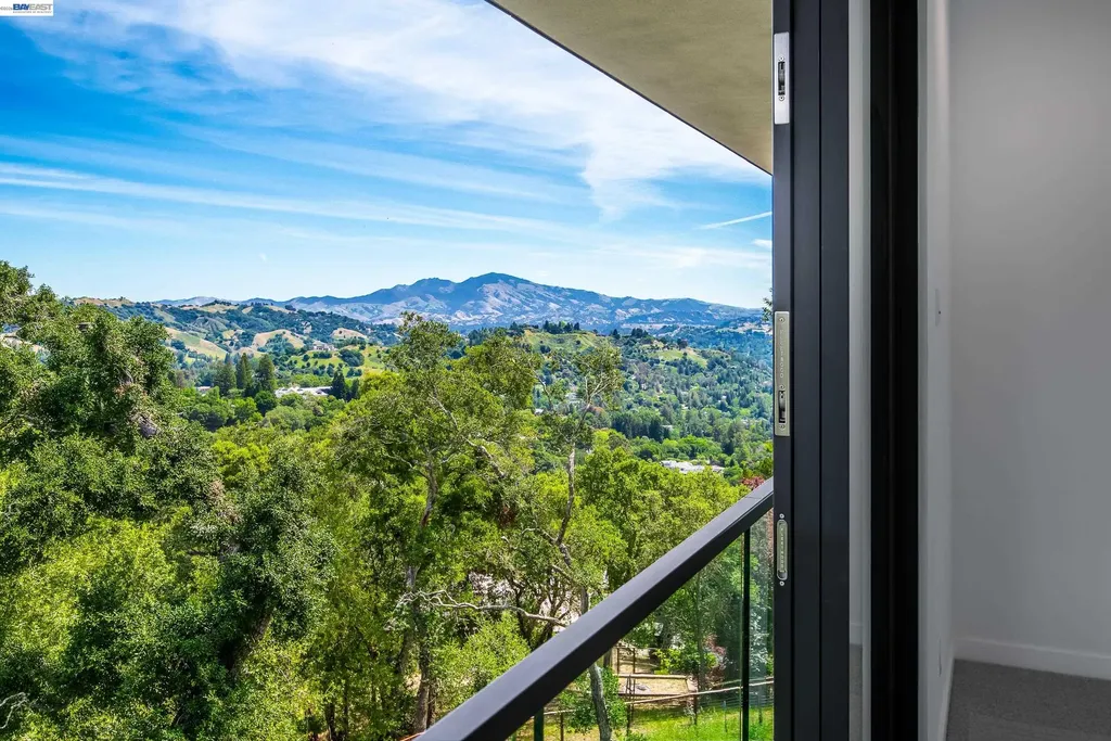 42 Charles Hill Circle Orinda CA 94563