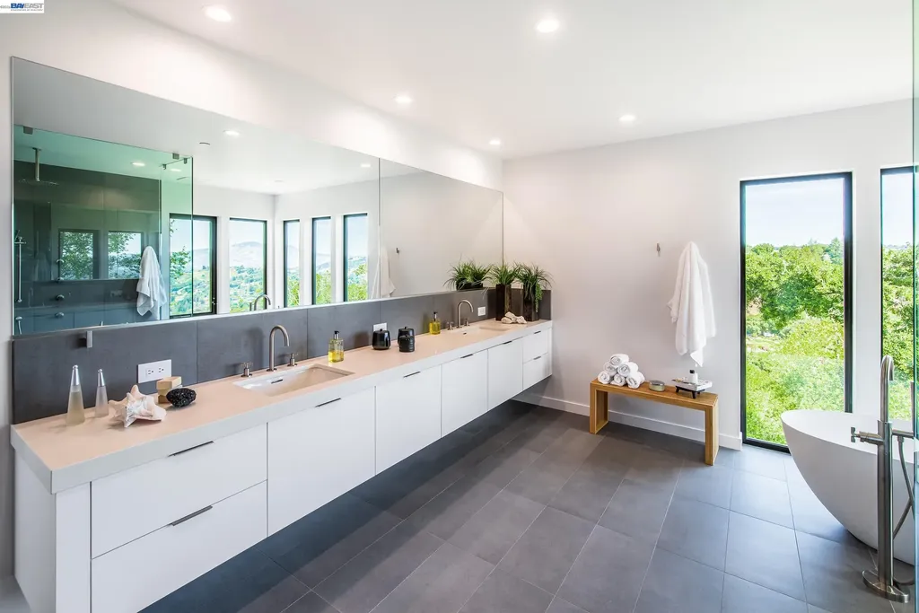 42 Charles Hill Circle Orinda CA 94563