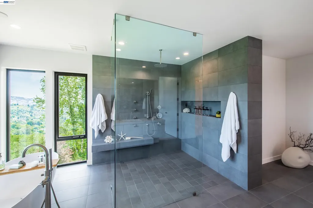 42 Charles Hill Circle Orinda CA 94563