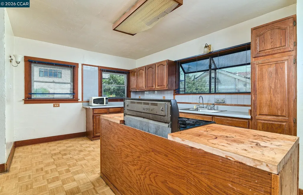 2636 Cole Street Oakland CA 94601