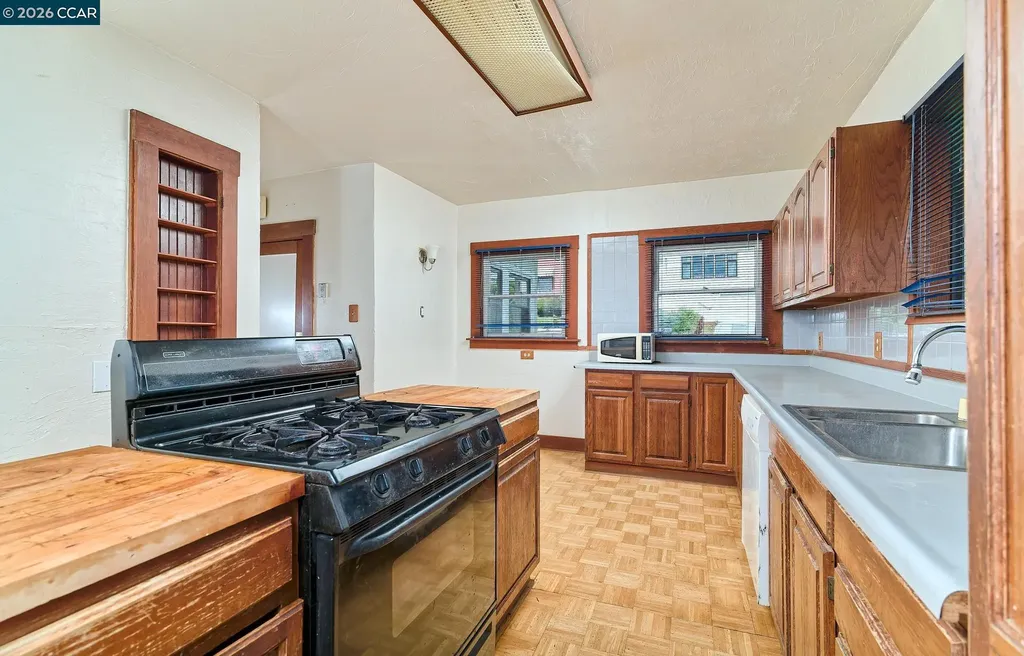 2636 Cole Street Oakland CA 94601