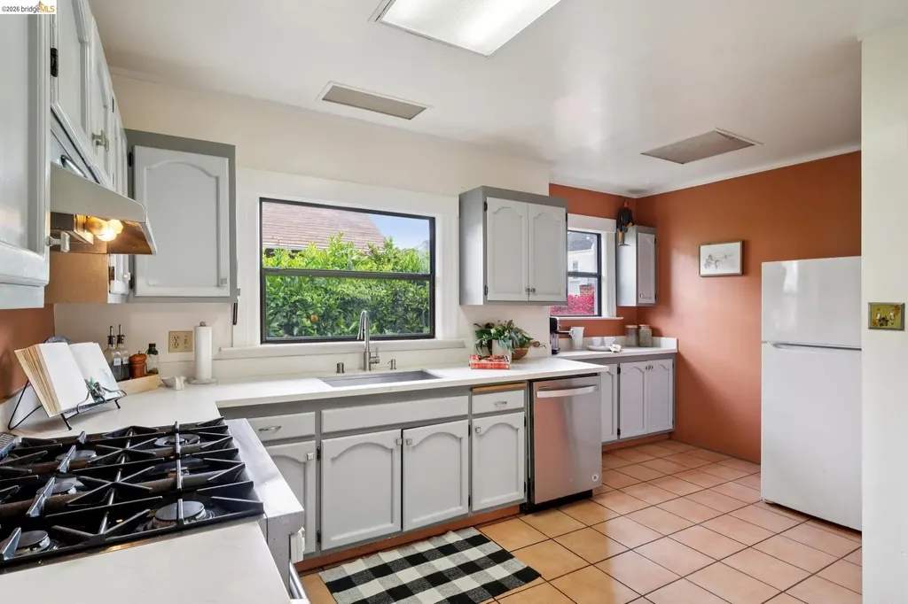 892 Laurel Street Alameda CA 94501