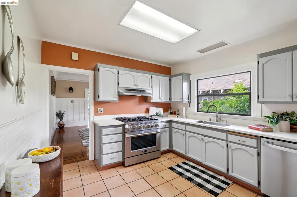 892 Laurel Street Alameda CA 94501