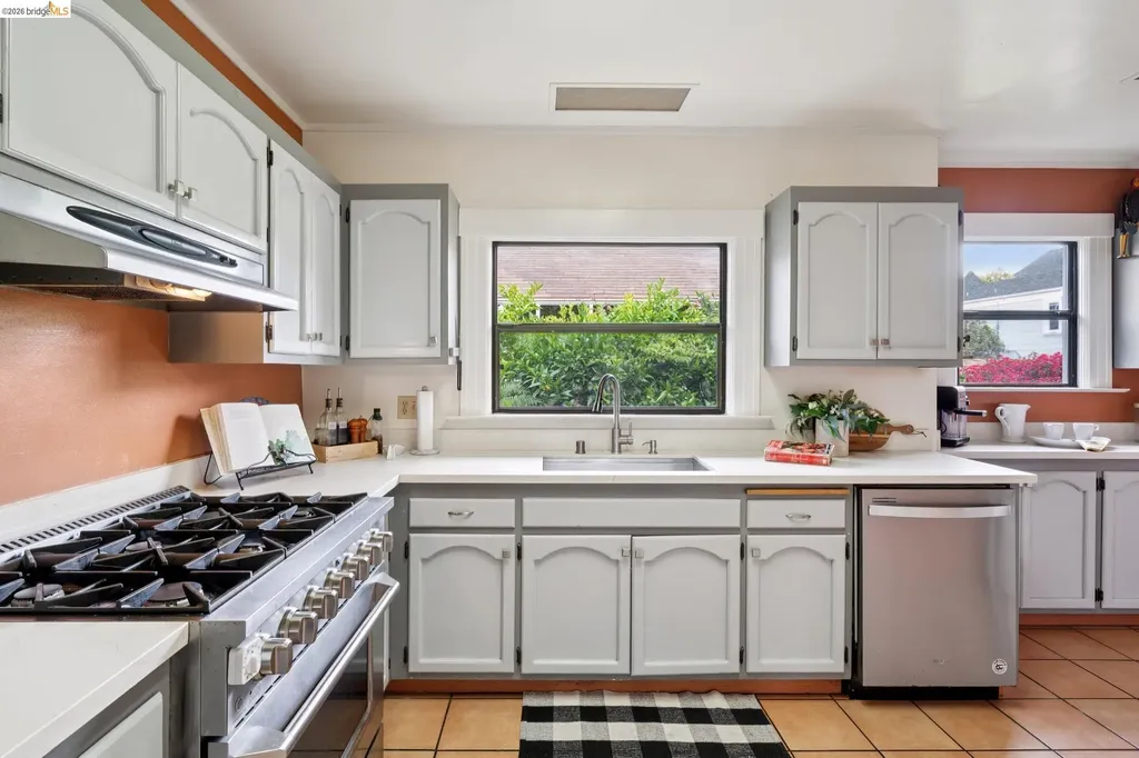 892 Laurel Street Alameda CA 94501