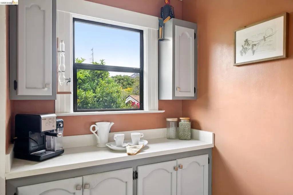 892 Laurel Street Alameda CA 94501