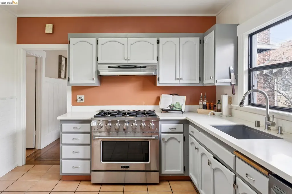 892 Laurel Street Alameda CA 94501