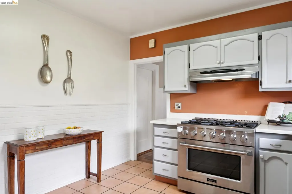 892 Laurel Street Alameda CA 94501