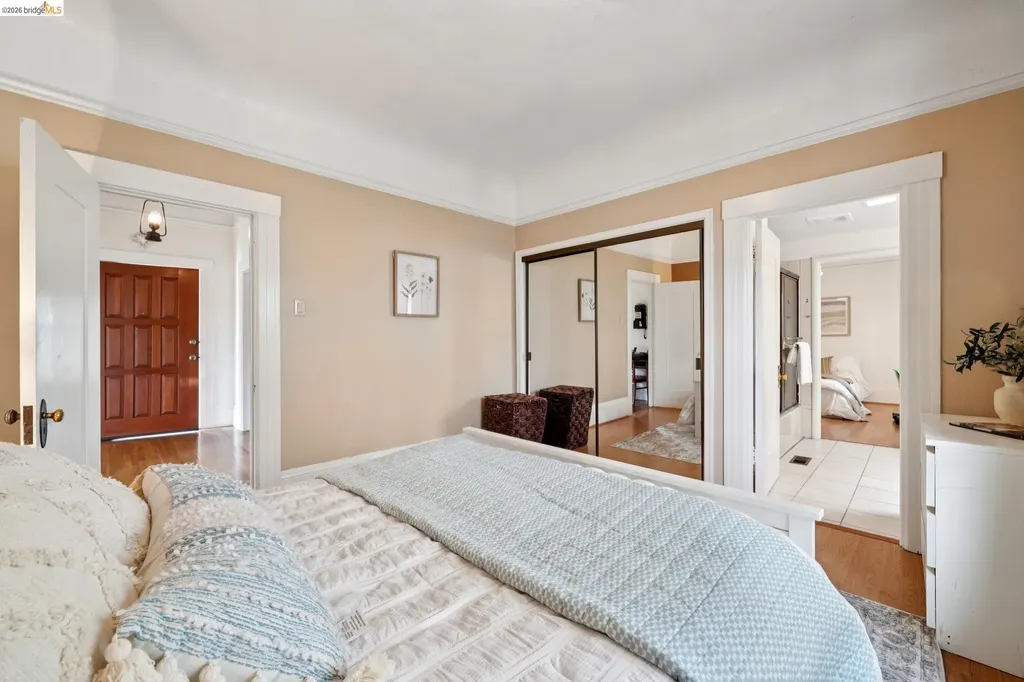 892 Laurel Street Alameda CA 94501
