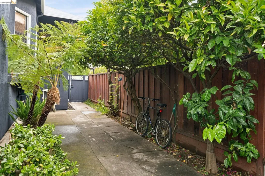 892 Laurel Street Alameda CA 94501