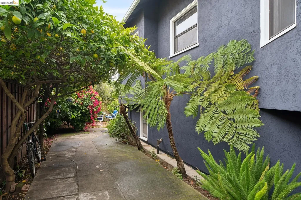 892 Laurel Street Alameda CA 94501