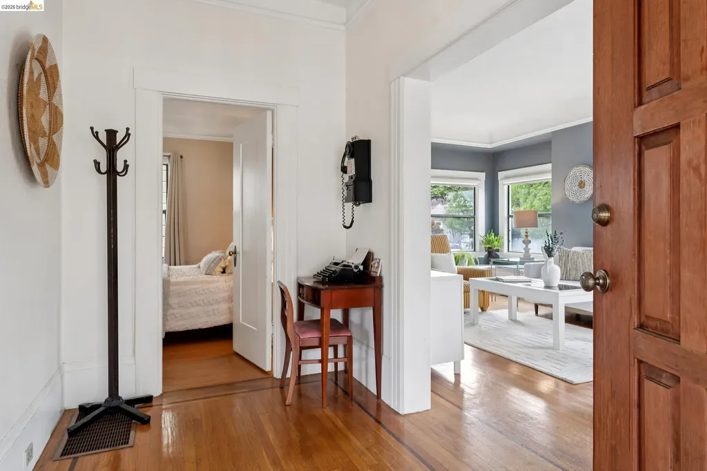 892 Laurel Street Alameda CA 94501