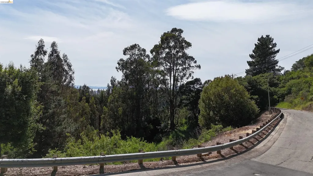 2551 Tunnel Road Oakland CA 94611