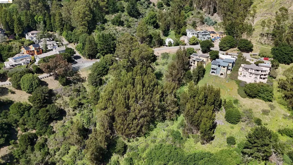 2551 Tunnel Road Oakland CA 94611