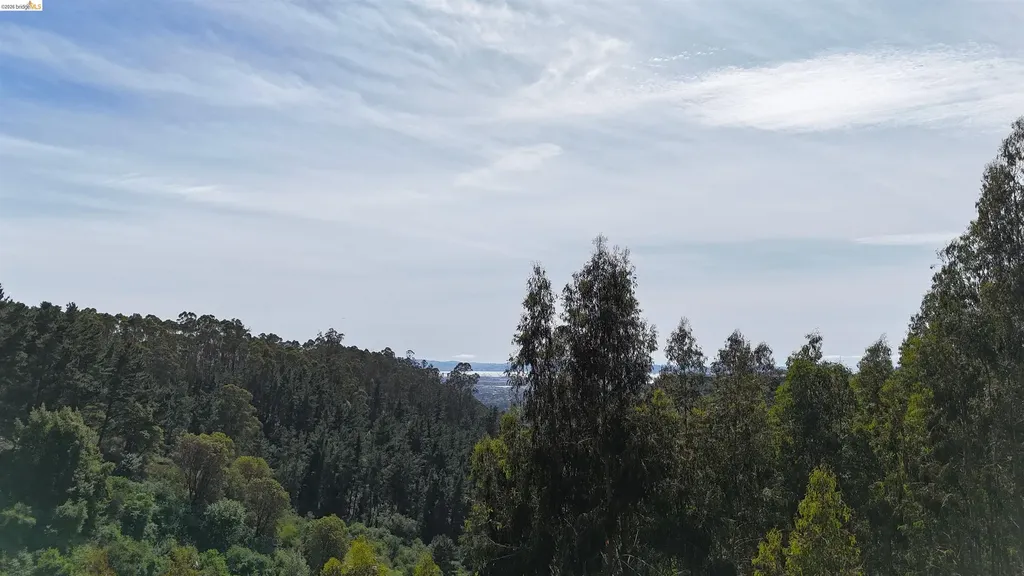 2551 Tunnel Road Oakland CA 94611
