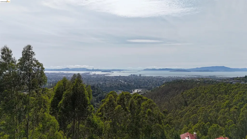 2551 Tunnel Road Oakland CA 94611