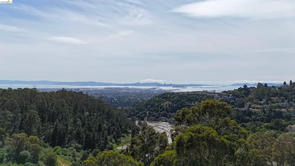 2551 Tunnel Road Oakland CA 94611