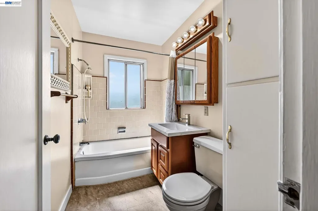 4035 Somerset Avenue Castro Valley CA 94546