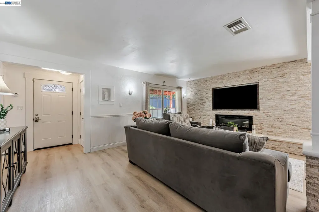 35970 Vivian Place Fremont CA 94536