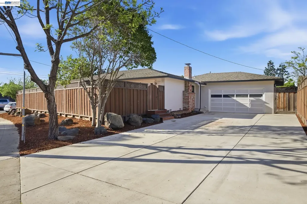 31139 Chicoine Avenue Hayward CA 94544