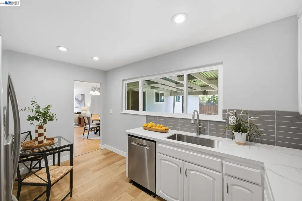 31139 Chicoine Avenue Hayward CA 94544