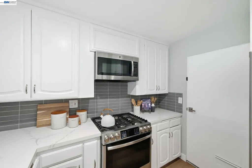 31139 Chicoine Avenue Hayward CA 94544