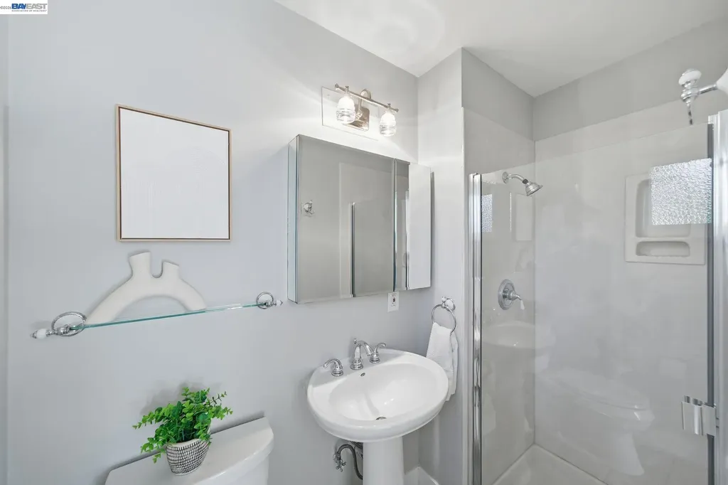 31139 Chicoine Avenue Hayward CA 94544