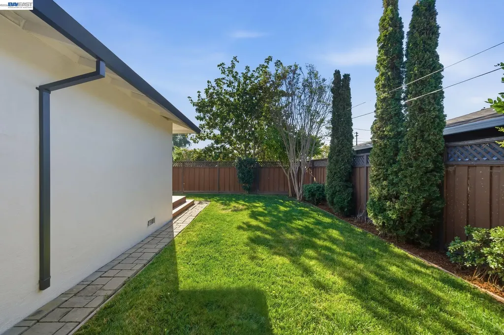 31139 Chicoine Avenue Hayward CA 94544