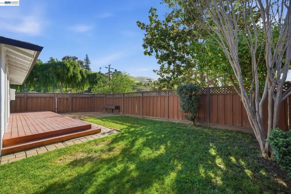 31139 Chicoine Avenue Hayward CA 94544