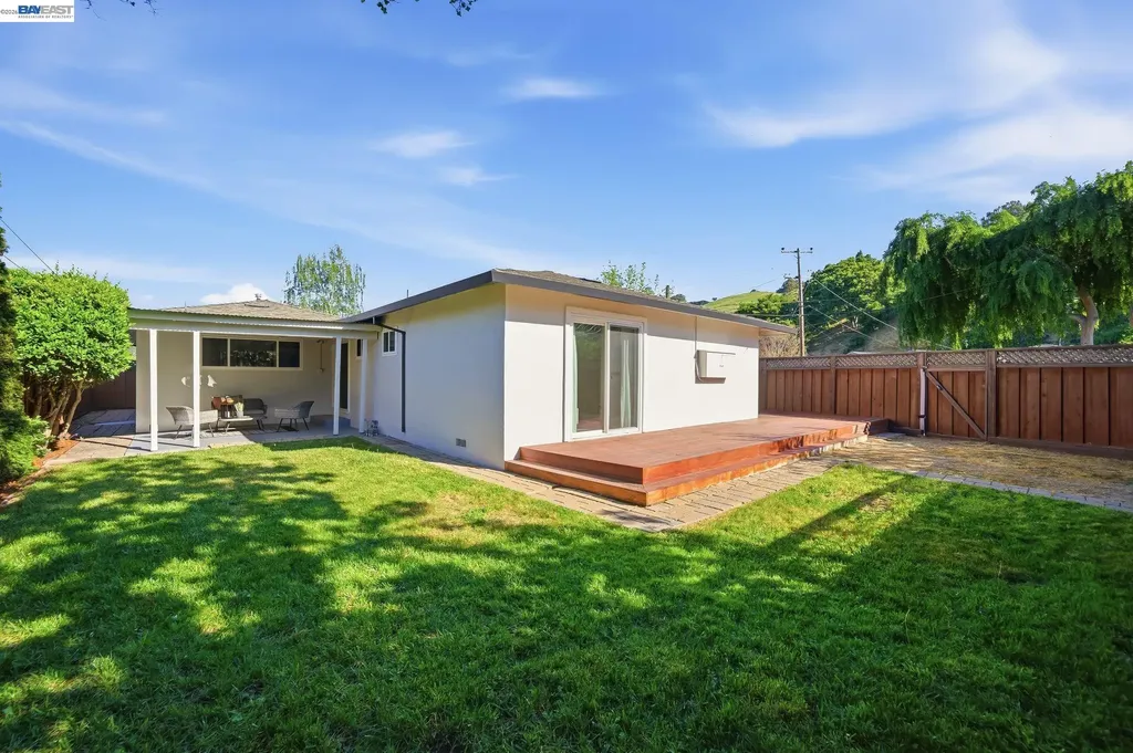 31139 Chicoine Avenue Hayward CA 94544
