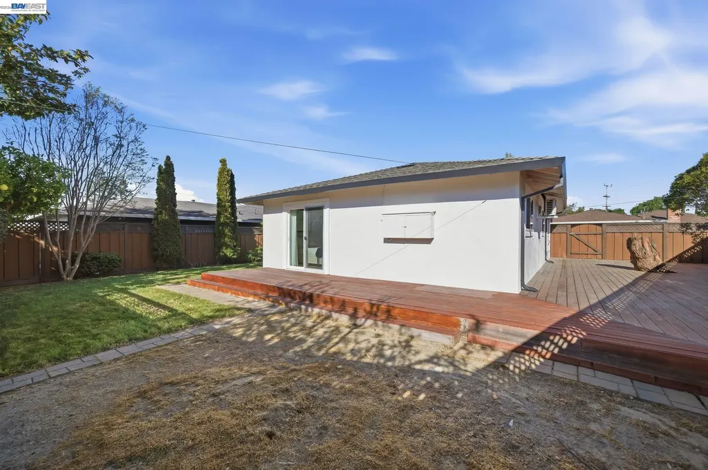 31139 Chicoine Avenue Hayward CA 94544