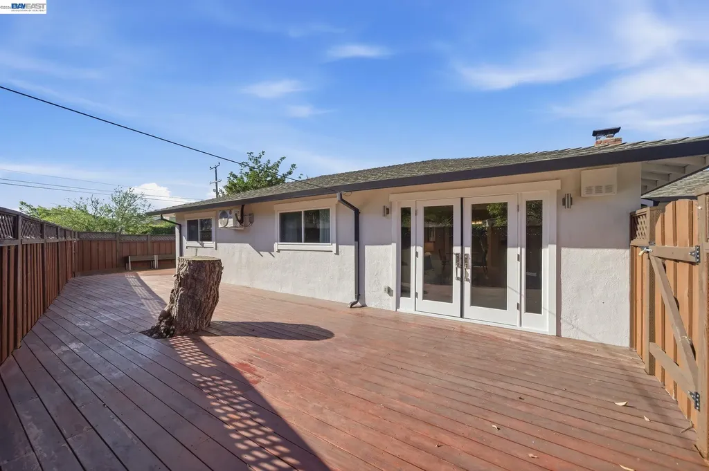 31139 Chicoine Avenue Hayward CA 94544