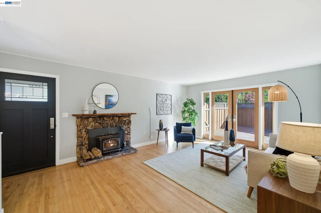 31139 Chicoine Avenue Hayward CA 94544