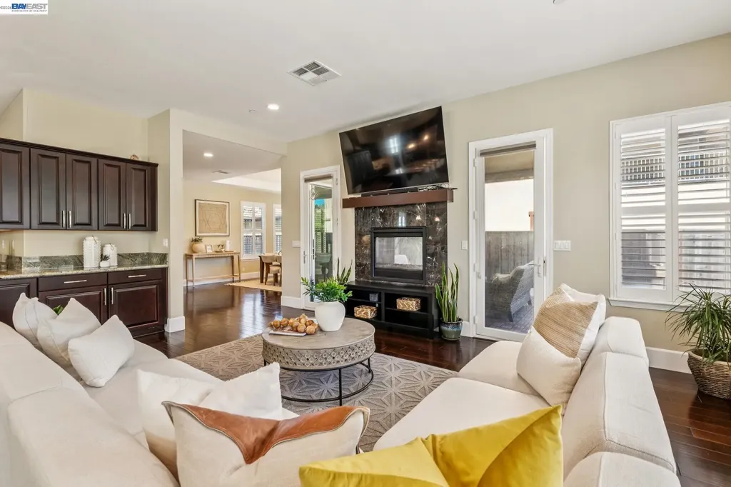 66 Adair Way Hayward CA 94542