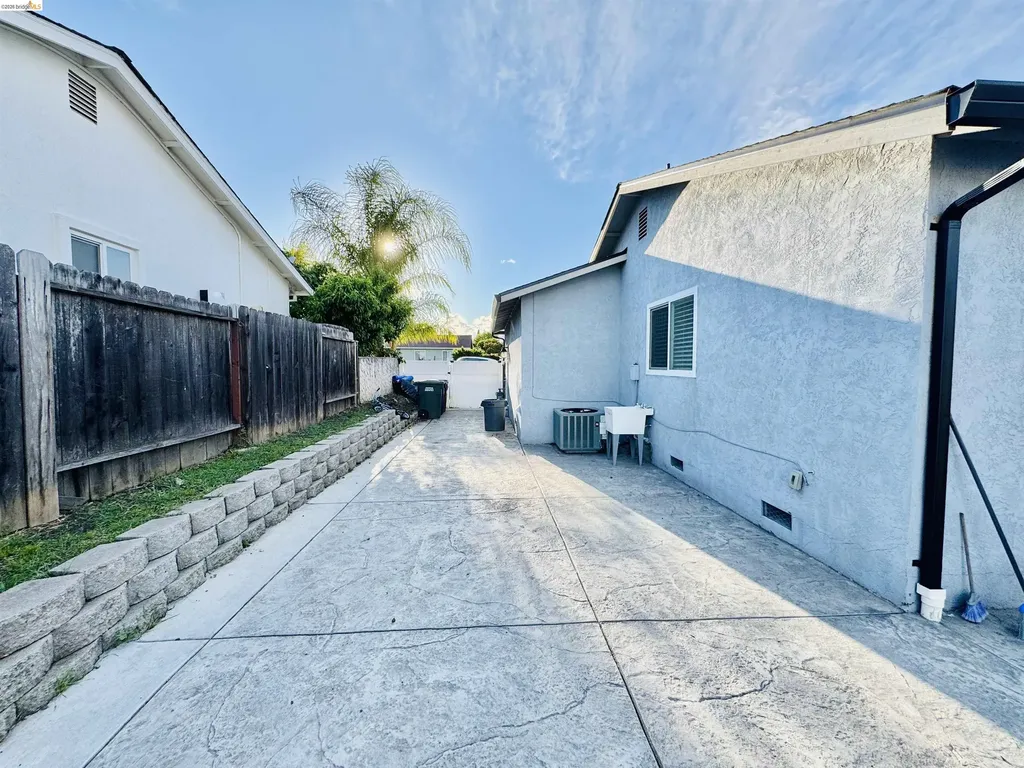 19 Huntington Circle Pittsburg CA 94565