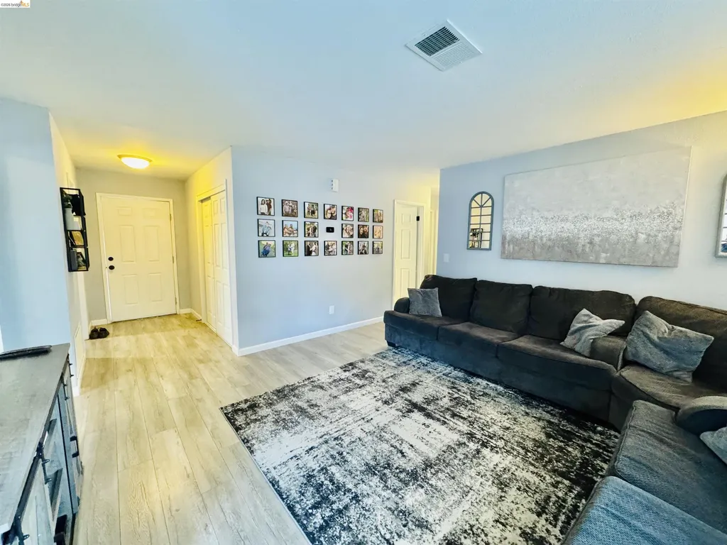 19 Huntington Circle Pittsburg CA 94565