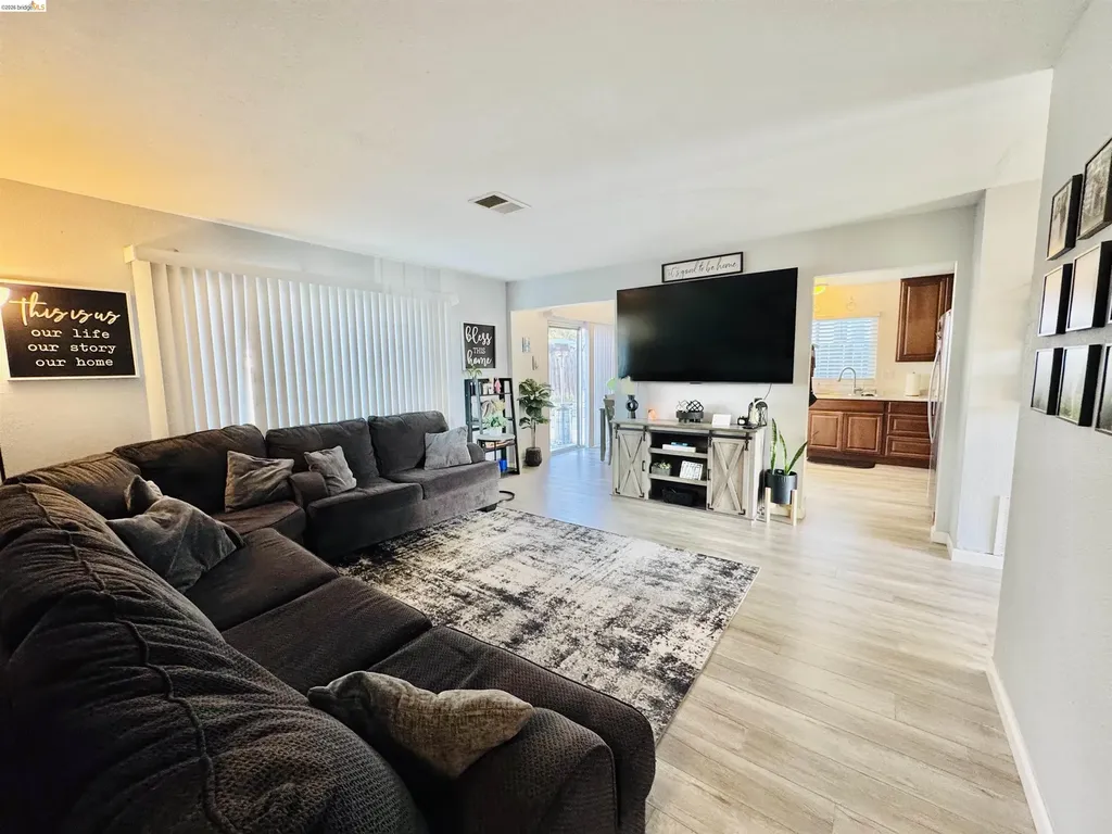 19 Huntington Circle Pittsburg CA 94565