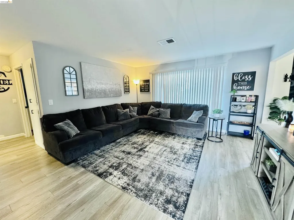 19 Huntington Circle Pittsburg CA 94565
