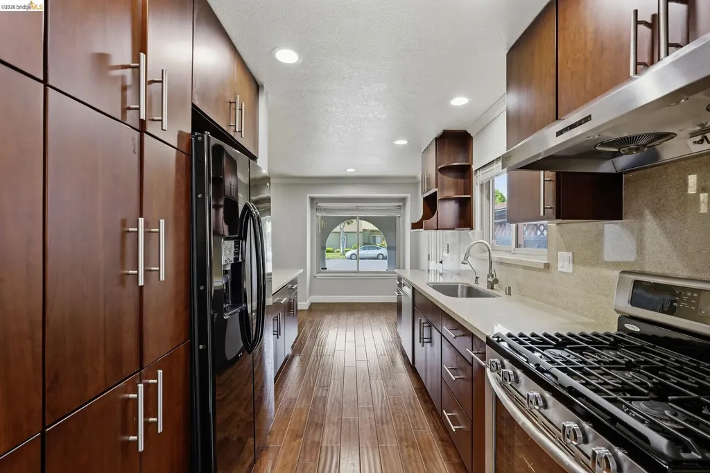 3305 Fir Avenue Alameda CA 94502