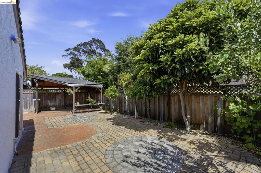 3305 Fir Avenue Alameda CA 94502