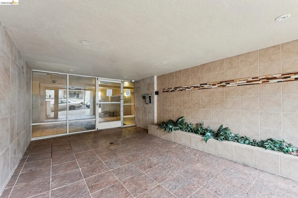 77 Fairmount Avenue Oakland CA 94611
