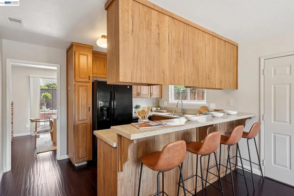 328 Sand Beach Road Alameda CA 94501