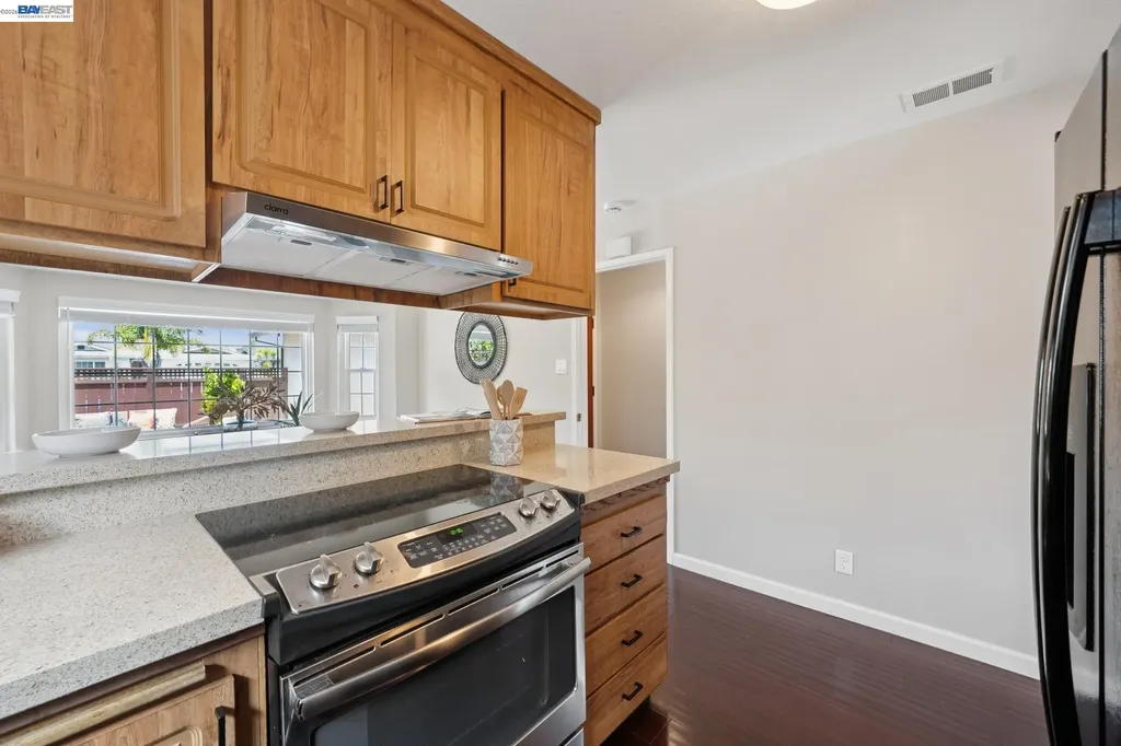 328 Sand Beach Road Alameda CA 94501