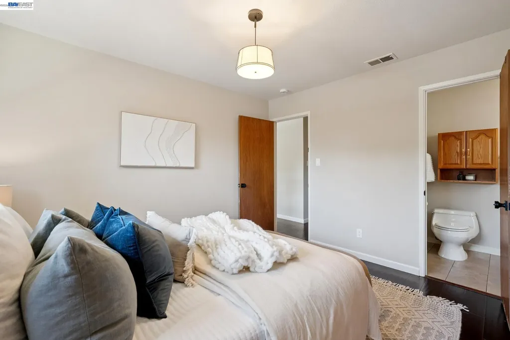 328 Sand Beach Road Alameda CA 94501