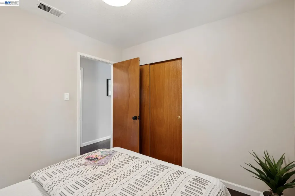 328 Sand Beach Road Alameda CA 94501