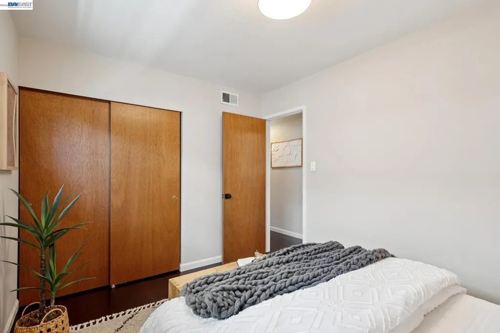 328 Sand Beach Road Alameda CA 94501