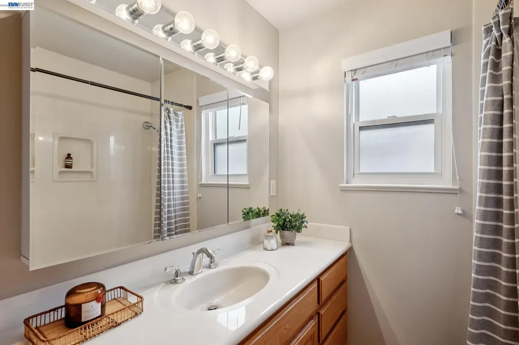 328 Sand Beach Road Alameda CA 94501