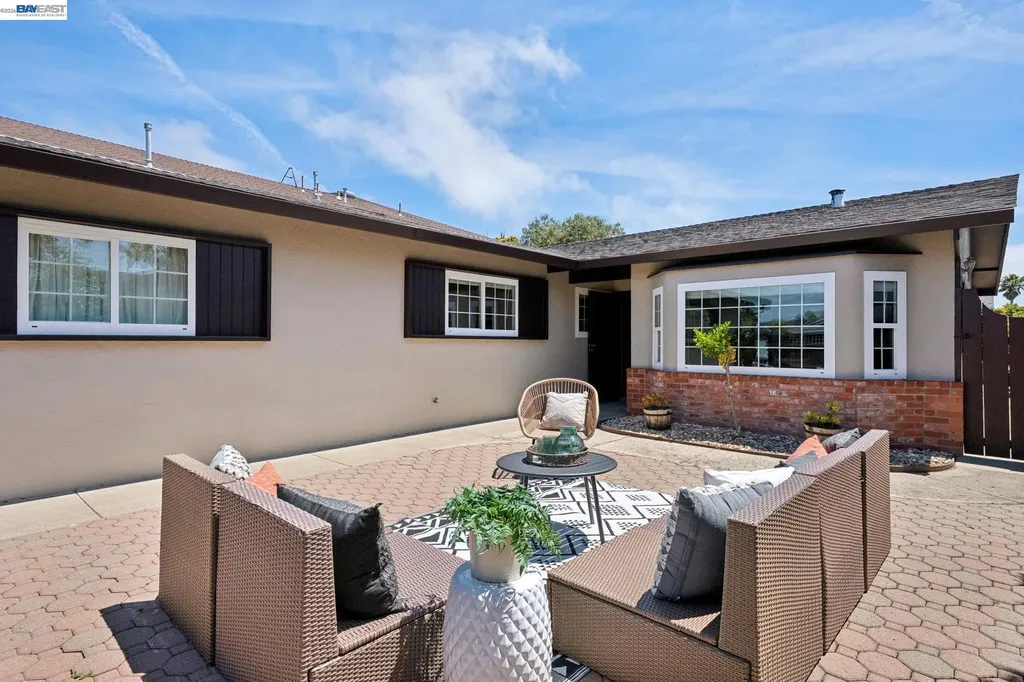 328 Sand Beach Road Alameda CA 94501