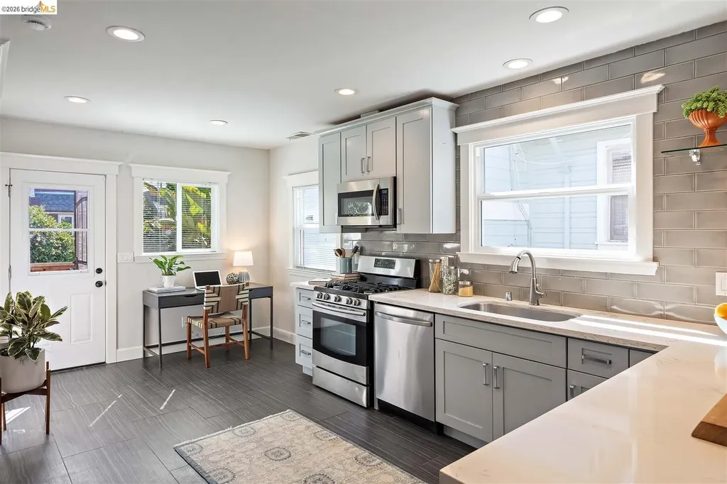 2707 Logan Street Oakland CA 94601