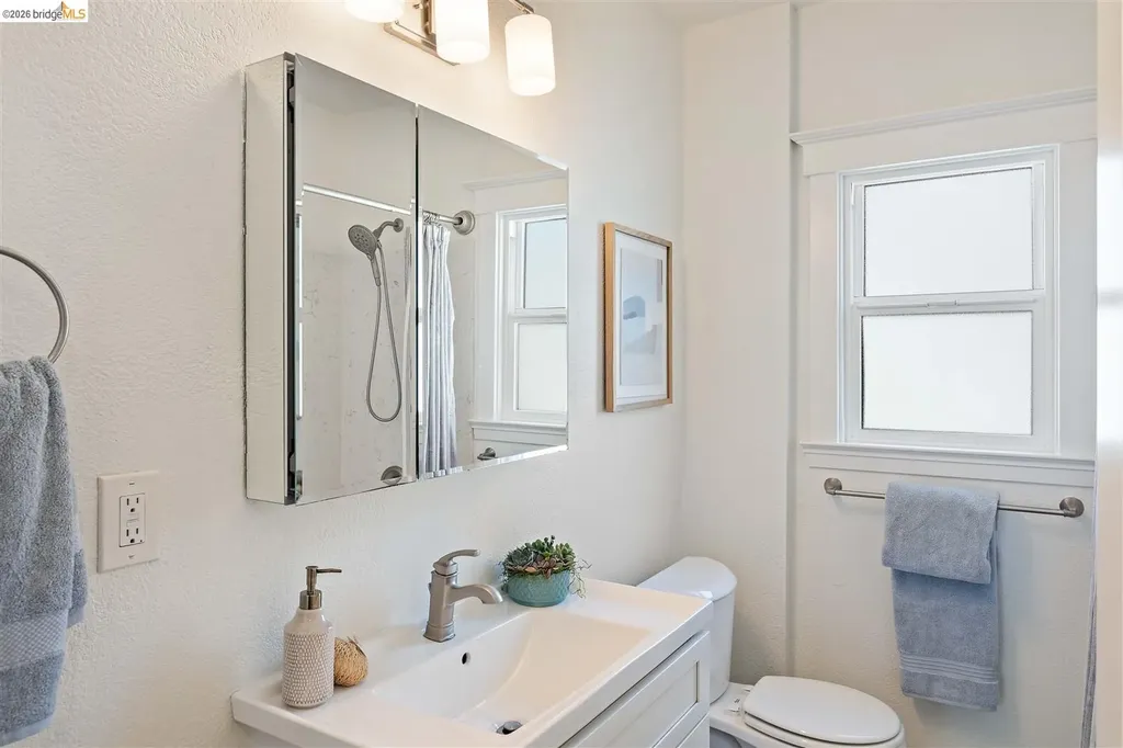 2707 Logan Street Oakland CA 94601